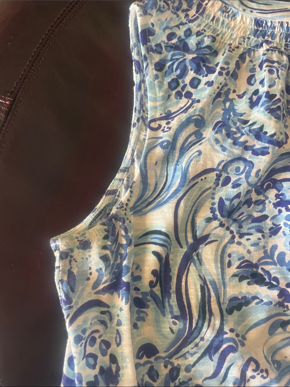 Lilly Pullitzer Sleeveless Blue Swirl Print Women's Vneck Top Goldtone Buttons - Picture 7 of 9